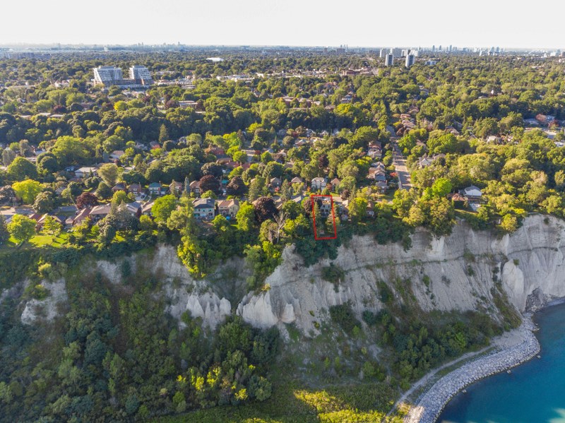 79 Fishleigh Dr, Toronto, ON Print-MLS High Res-100_800x599